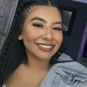 Meet your Posher, Abigail